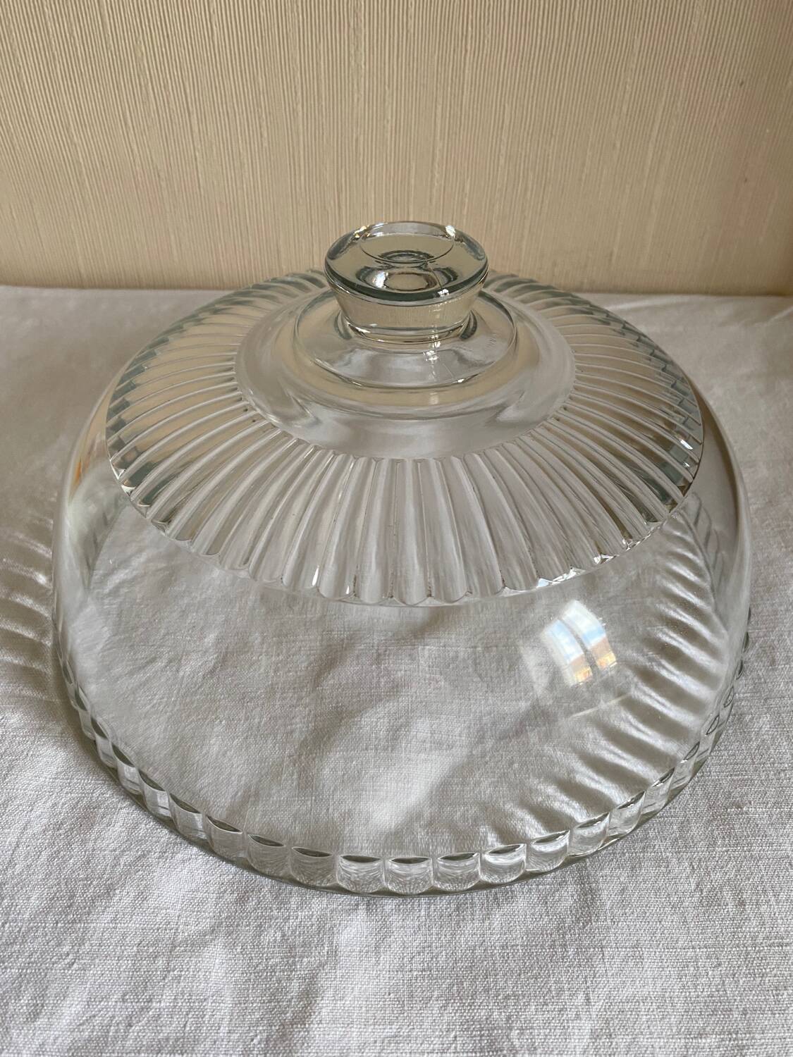 Molded glass cake bell