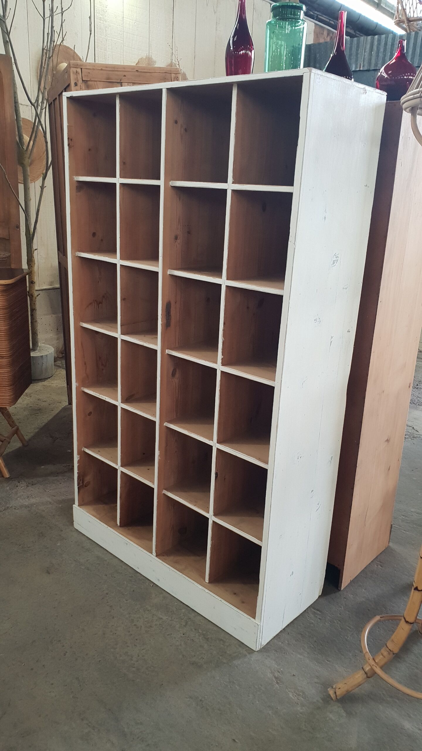 Trade furniture with lockers