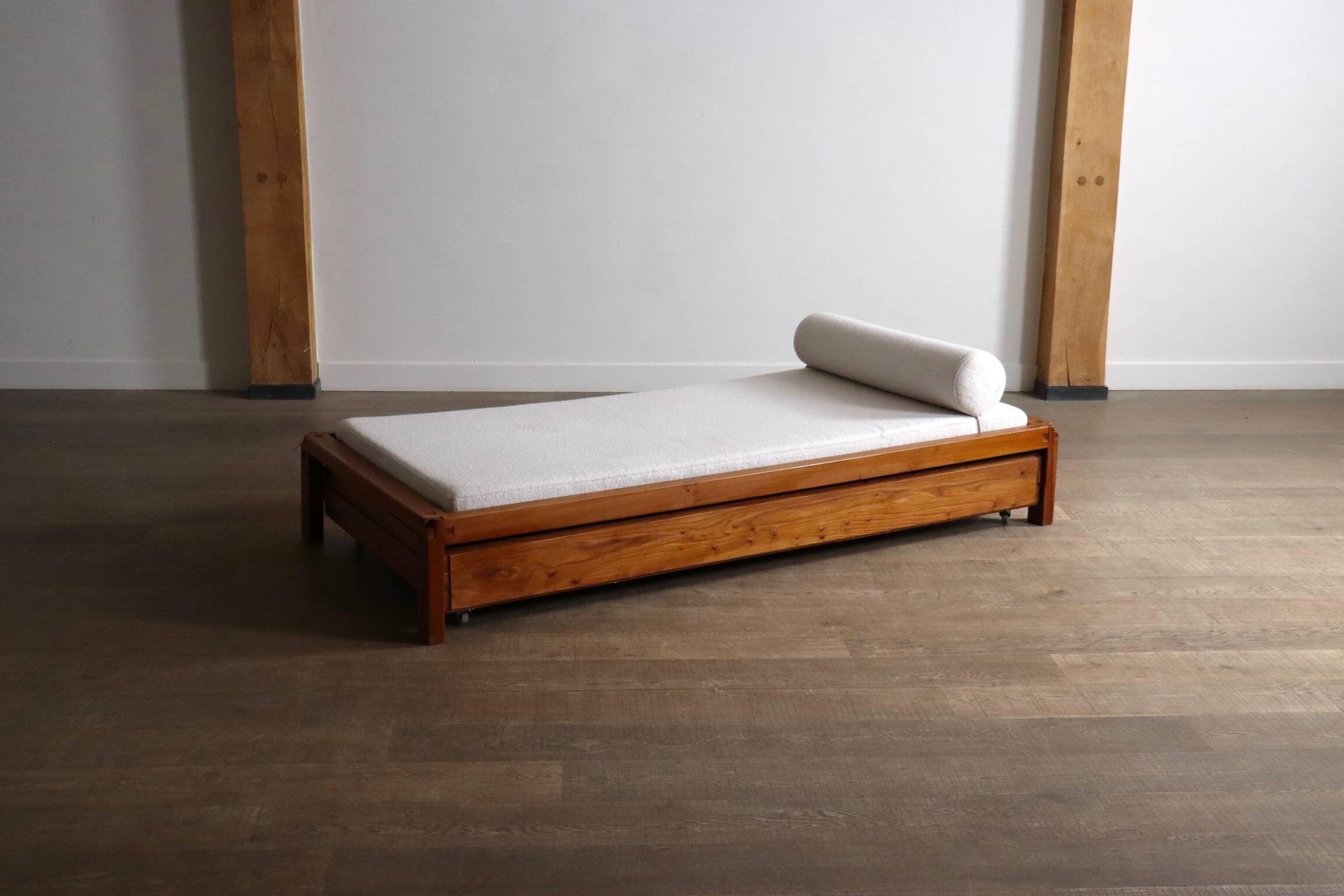 Pierre Chapo L03 daybed in solid elm, France 1960s