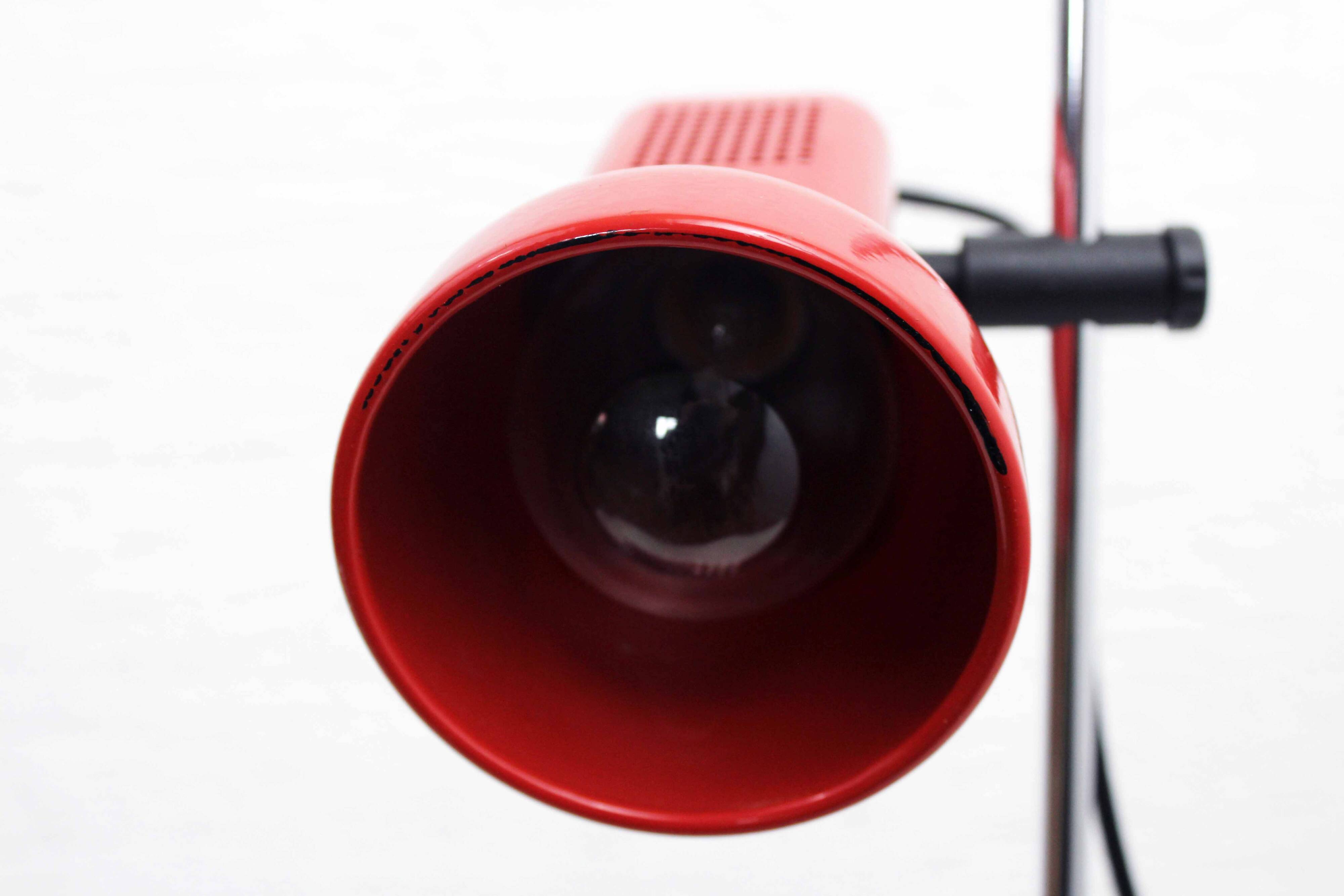 Lampe de bureau en métal rouge