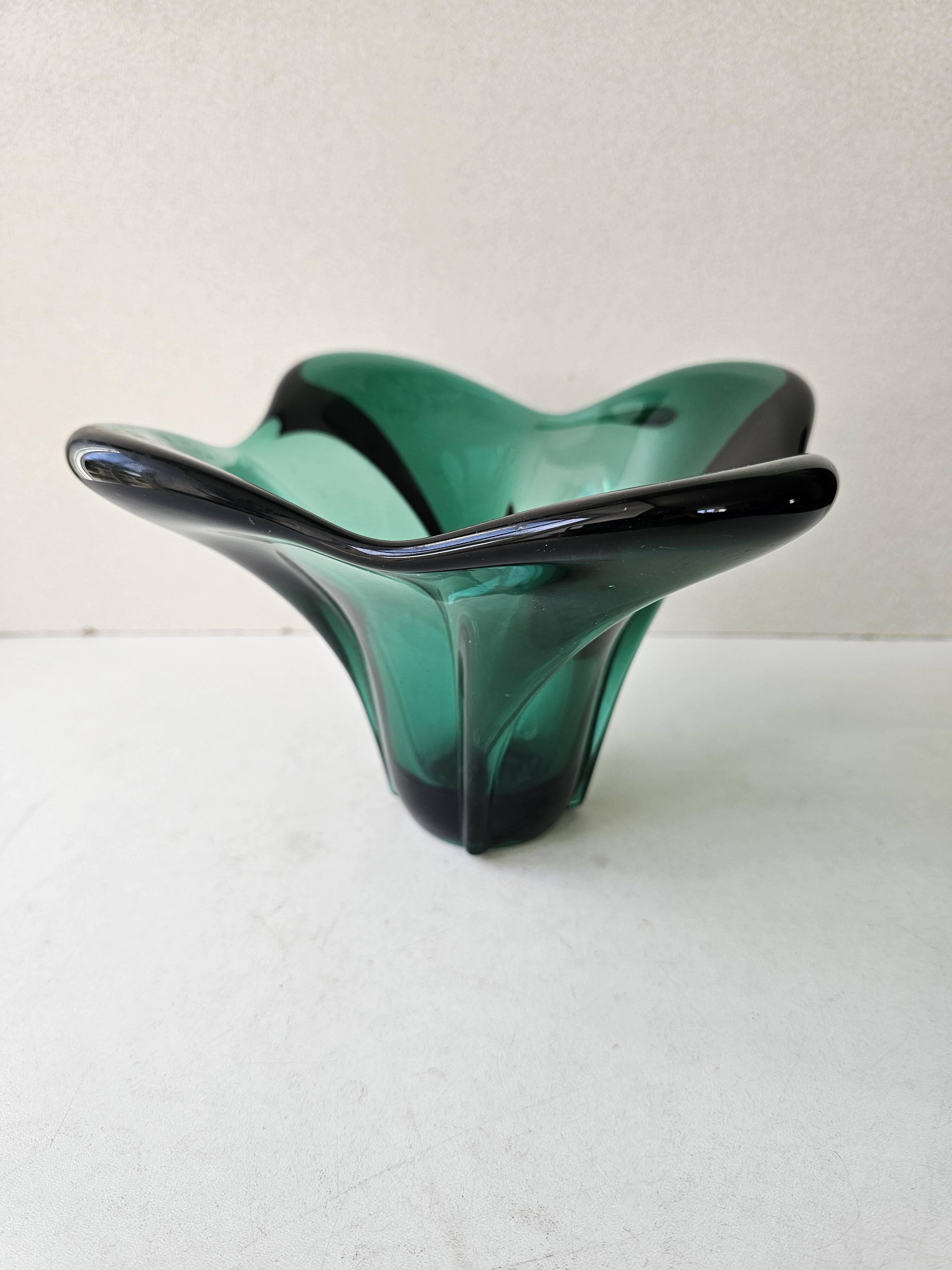 Vase en verre couleur verte vintage