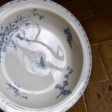 Plat creux en terre de fer Sarreguemines "Carmen", XIXe s.