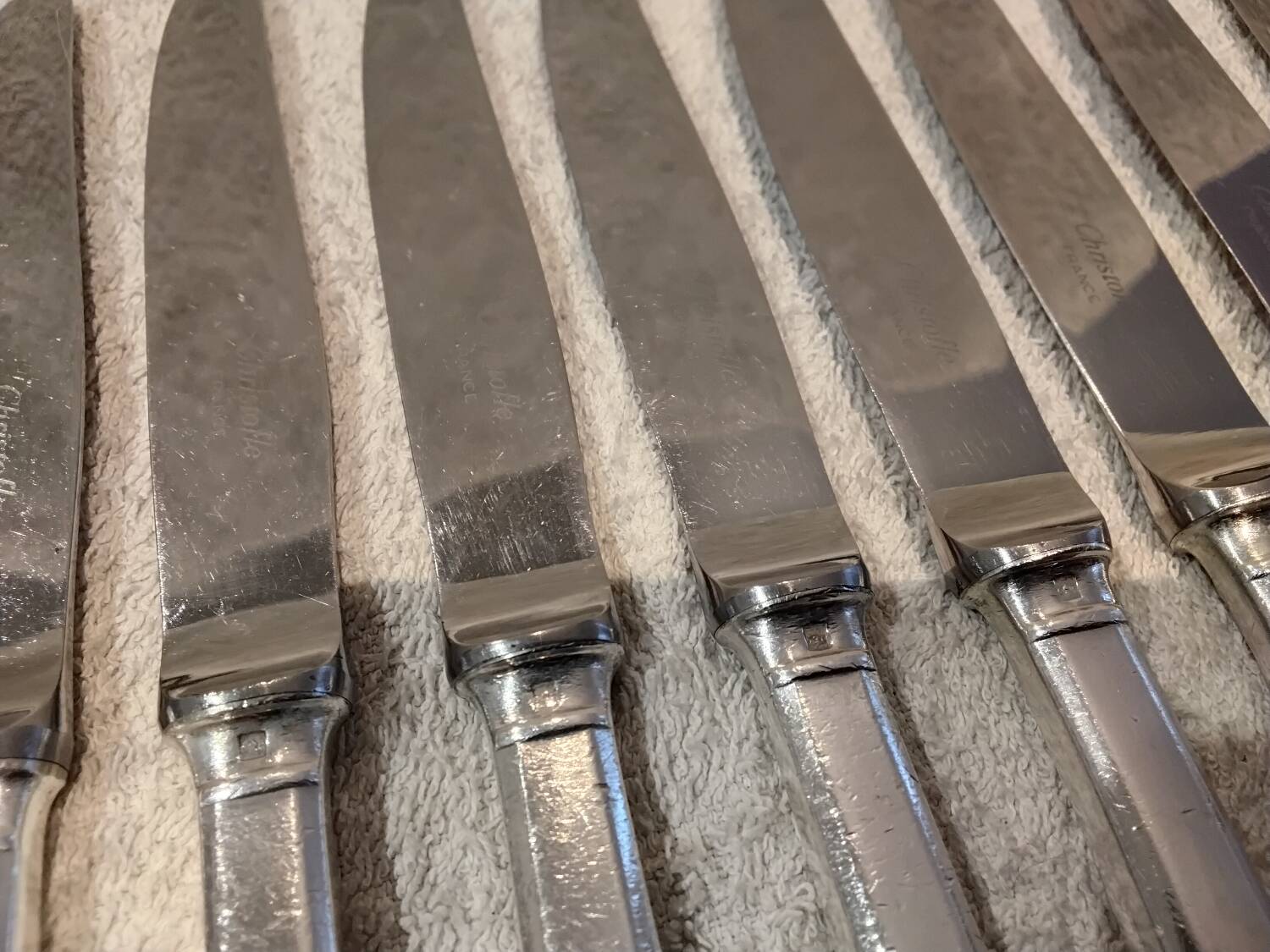 12 silver-plated dessert knives by Christofle Cluny with stripes