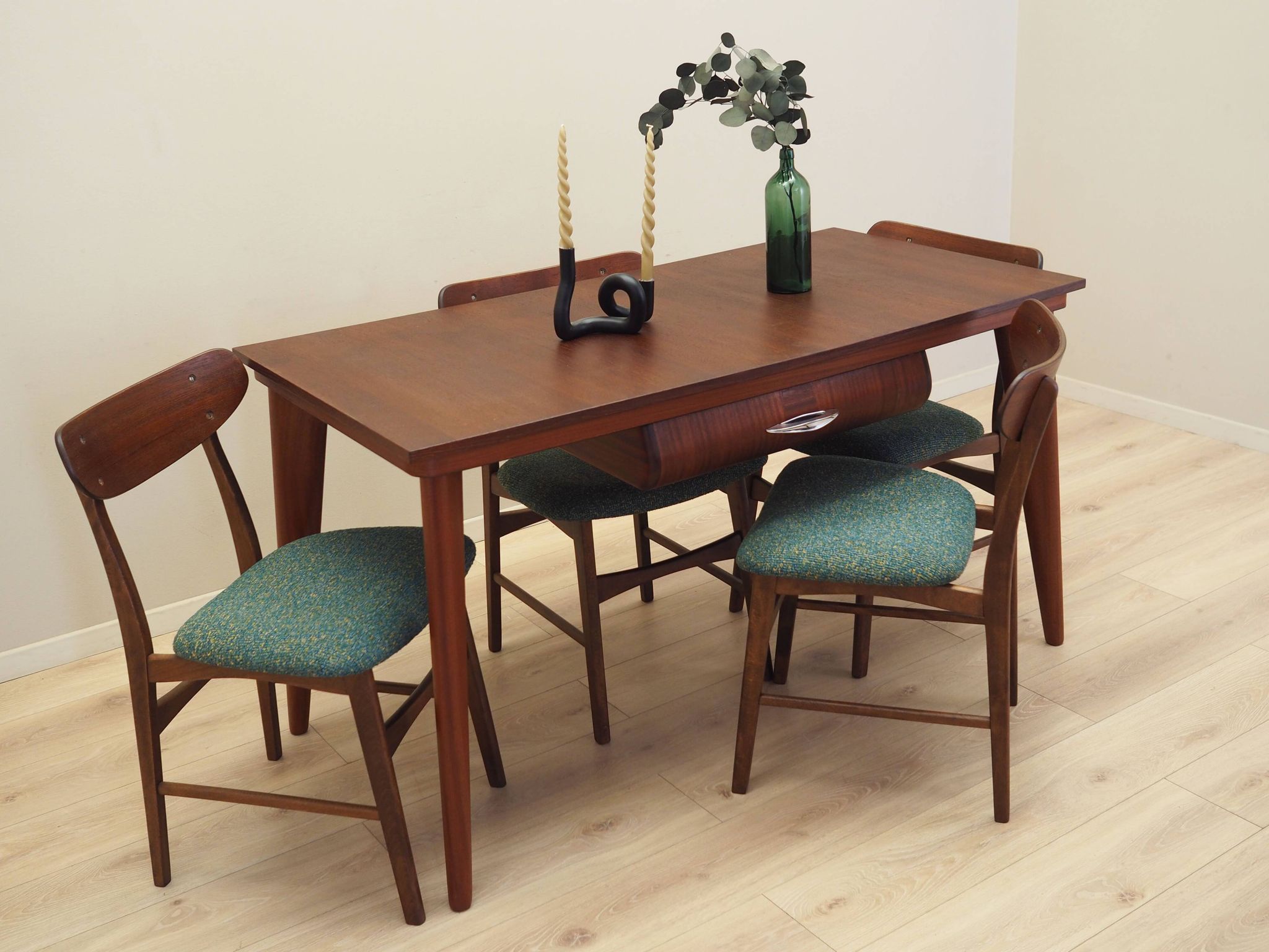 Oak desk, Italian design, 1970s, production: Italy