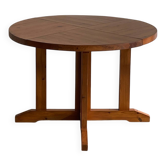 Round dining table