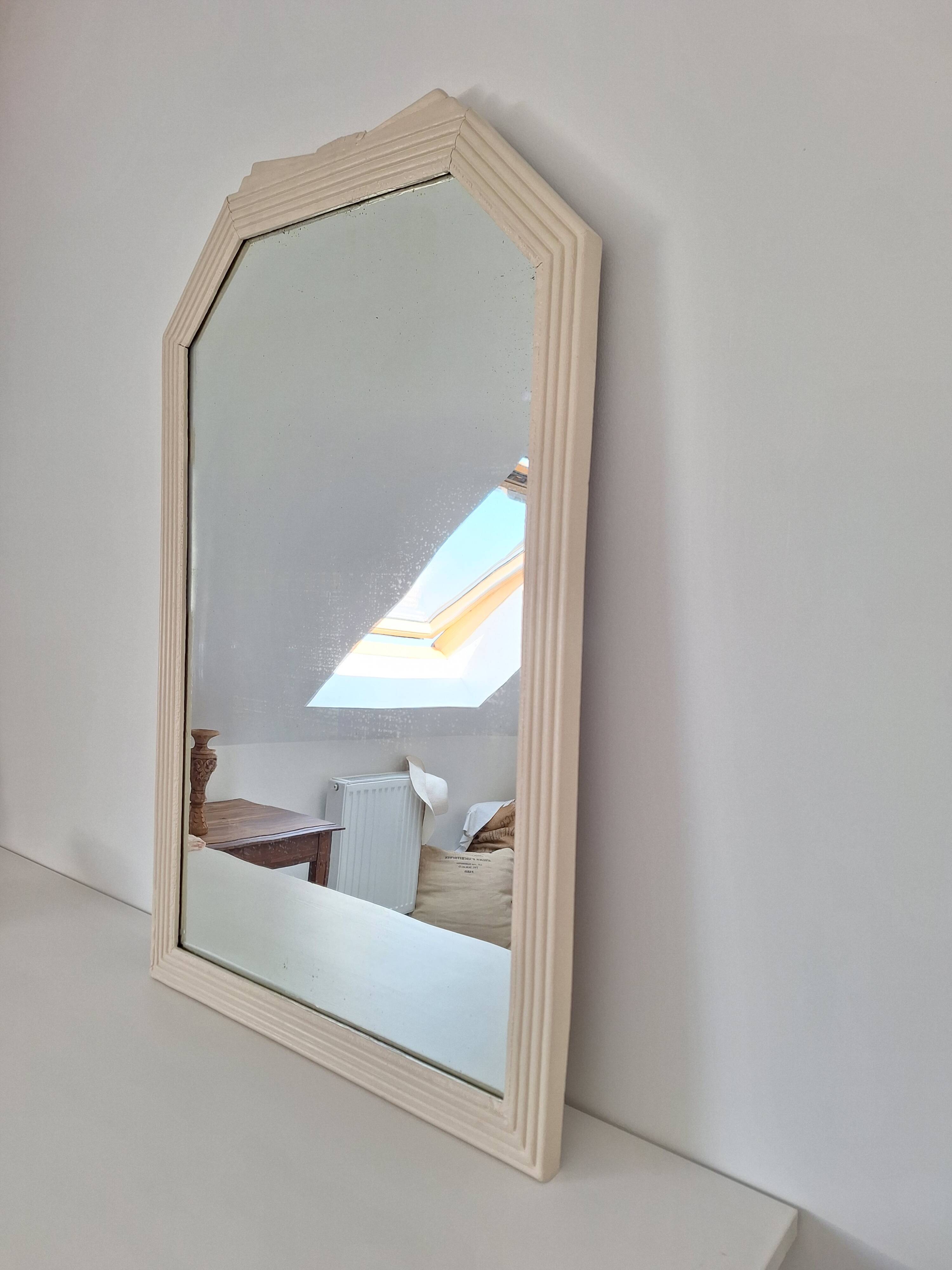 Miroir biseauté et mouluré beige