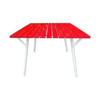 Metal folding table