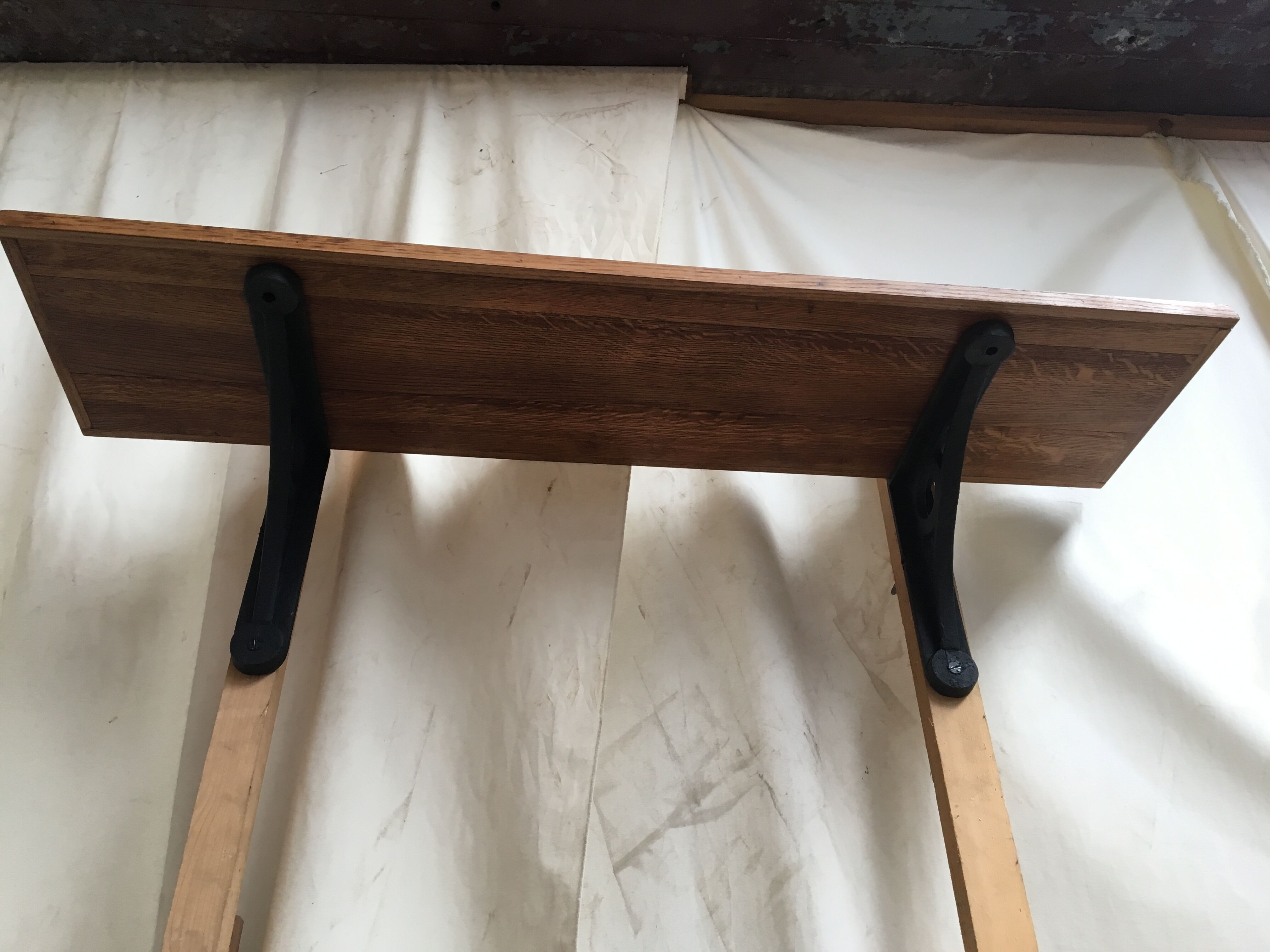 Oak shelf massif year 1940 with cast-iron brackets