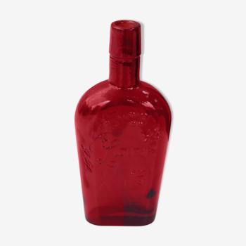 Bouteille en verre a liqueur en verre rouge, ancienne