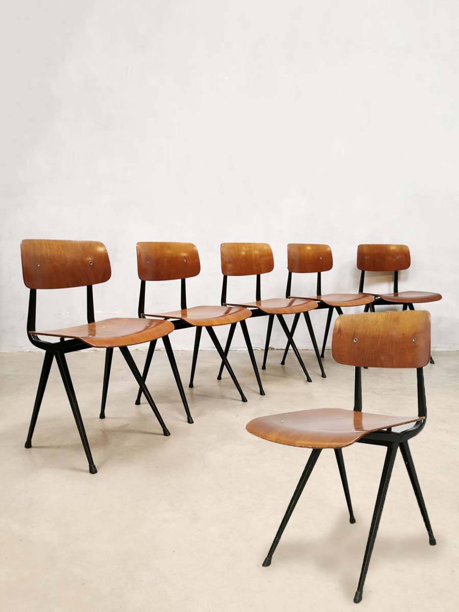 Dutch industrial design school chairs Stoelen Friso Kramer 1st edition