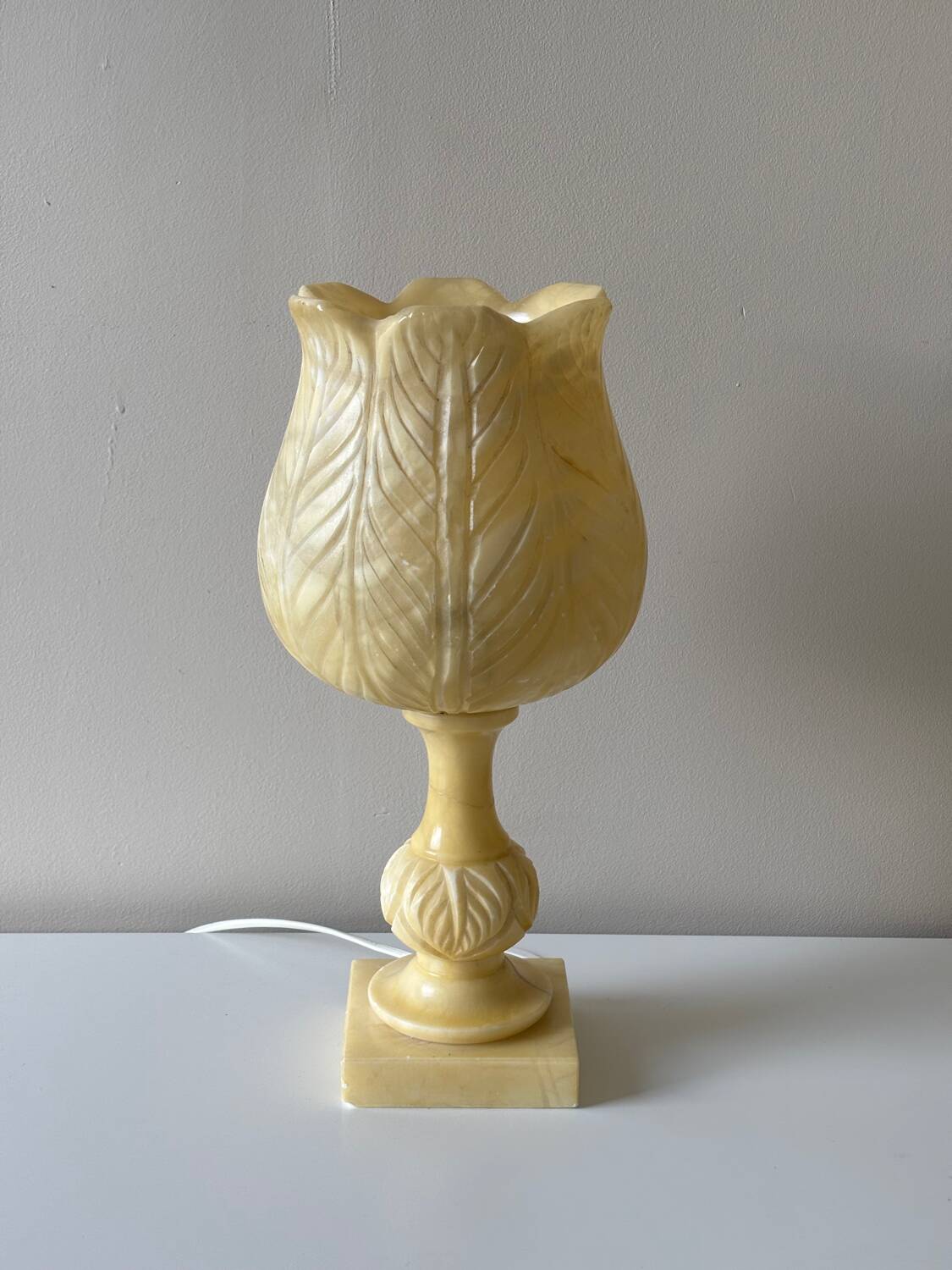 Tulip lamp in alabaster
