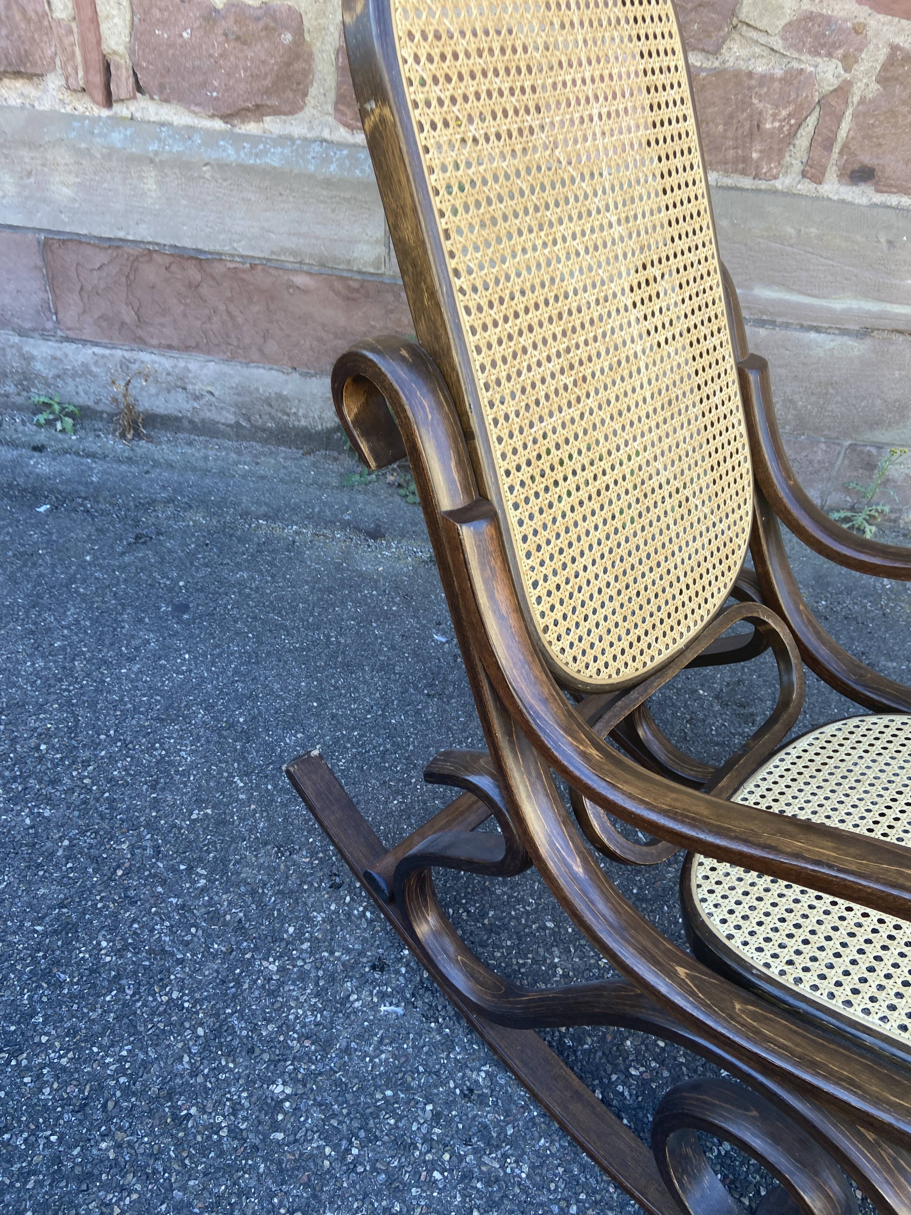 Rocking-chair vintage curved wood