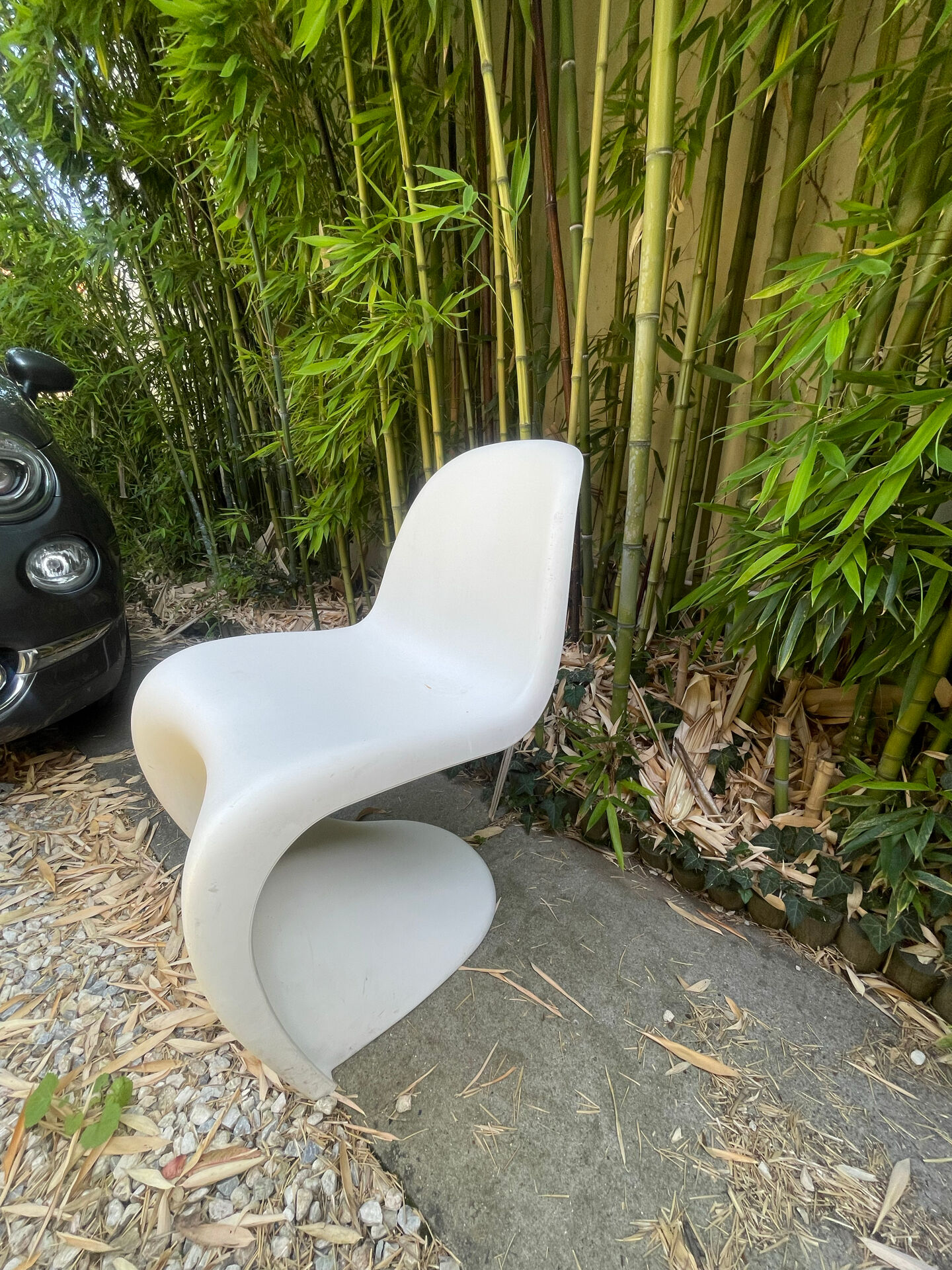 Authentic white Panton chairs by Vitra – Design by Verner Panton