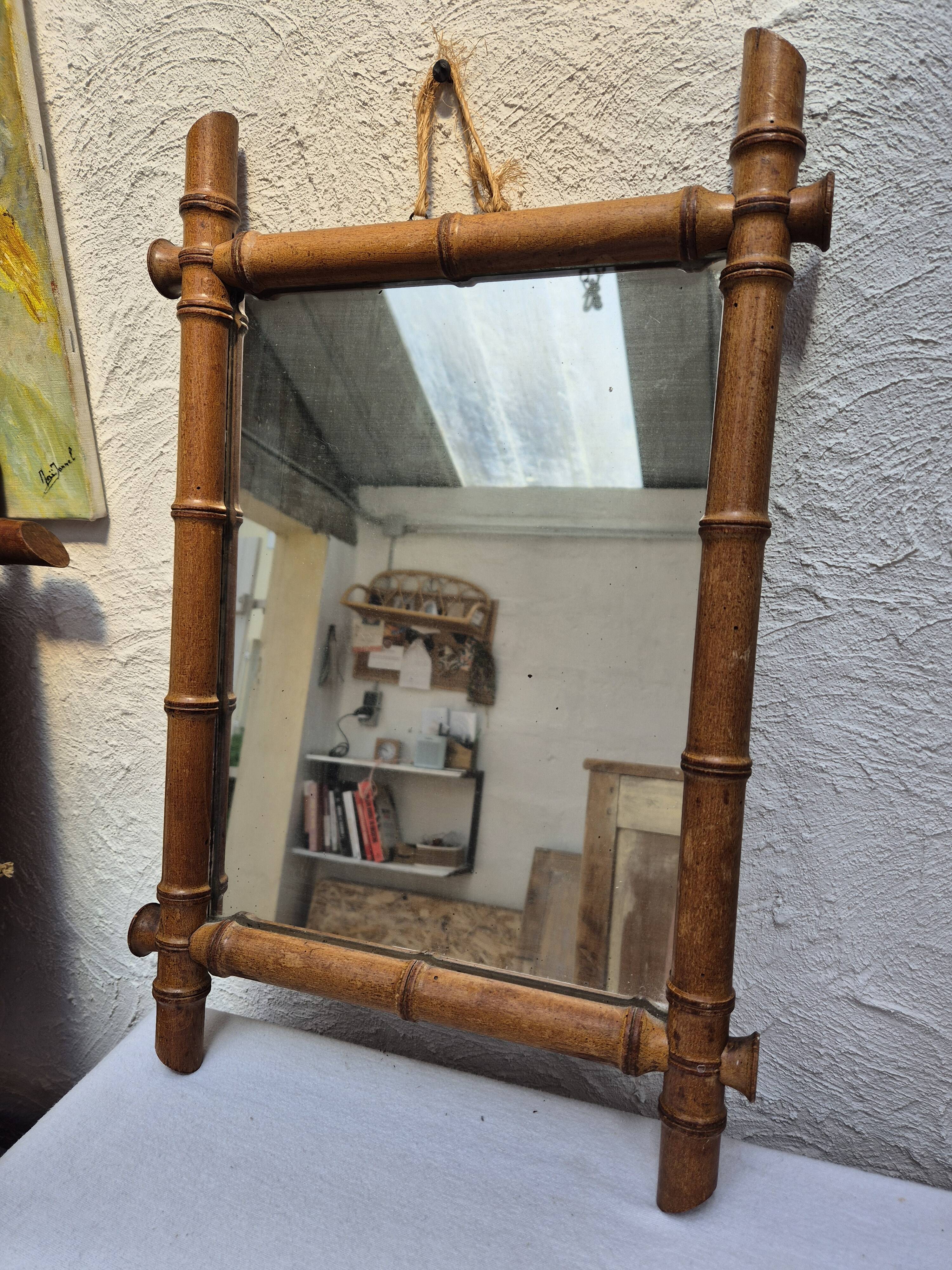 Miroir vintage en bois imitant le bambou