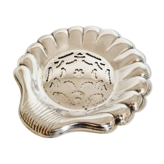 Silver scallop shell butter dish.