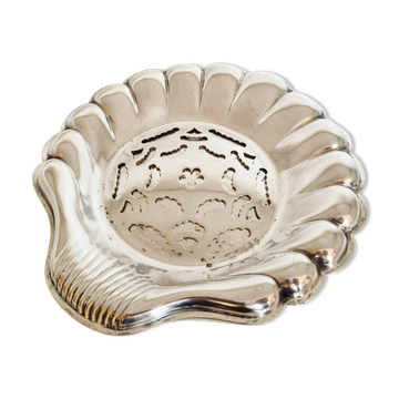 Silver scallop shell butter dish.
