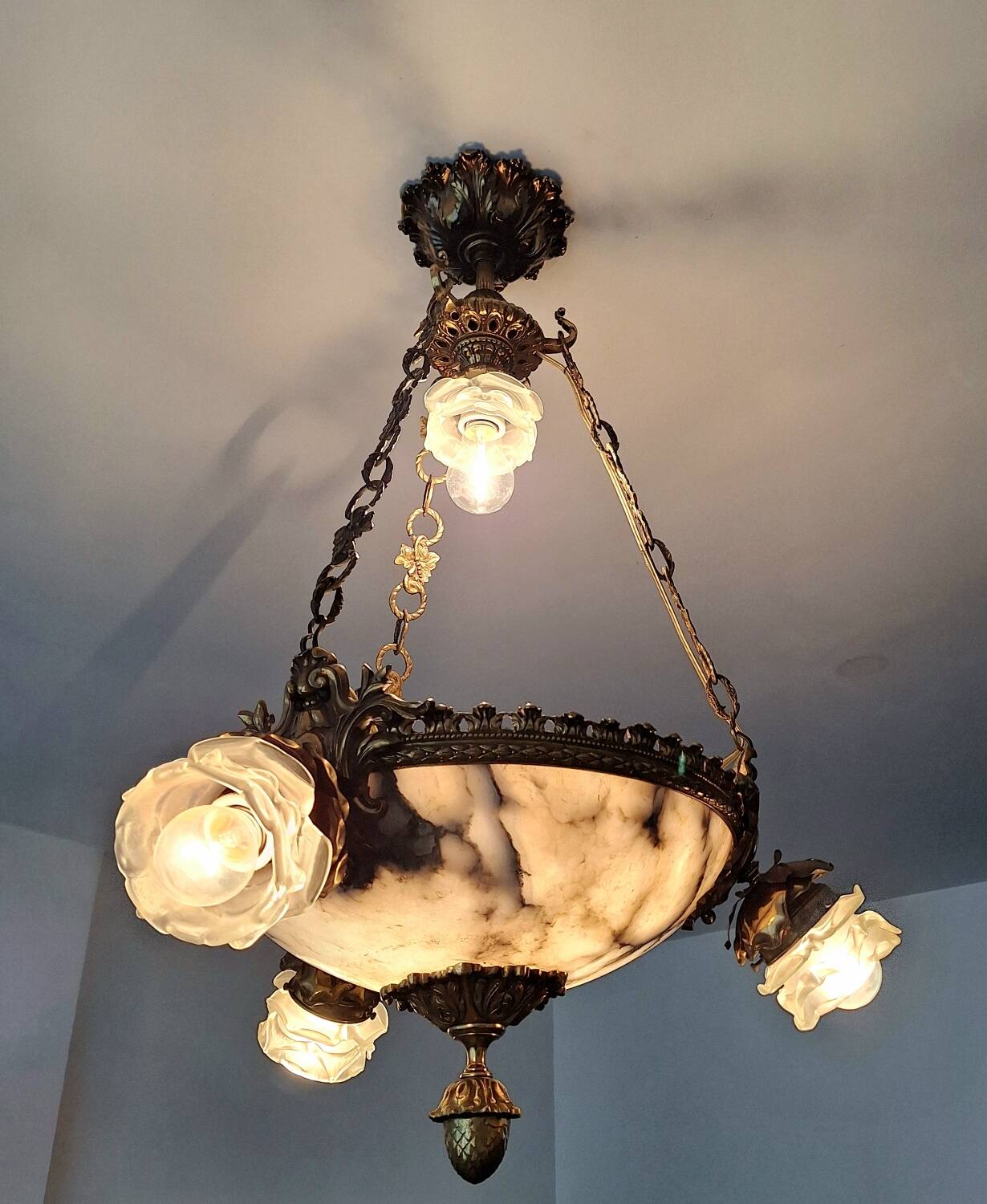 Art Deco alabaster and bronze chandelier, 7-light fixture