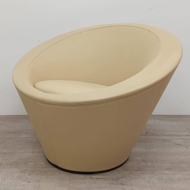 Girola armchair from Tacchini in beige leather.