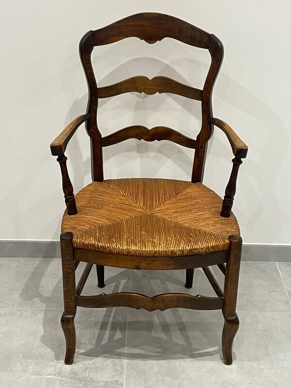 Fauteuil paillé de style provencal dit parfois fauteuil de marais