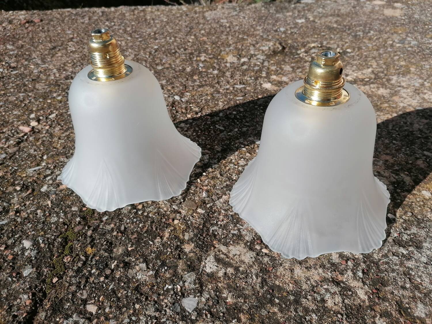Lot de 2 baladeuses suspensions vintage en verre blanc