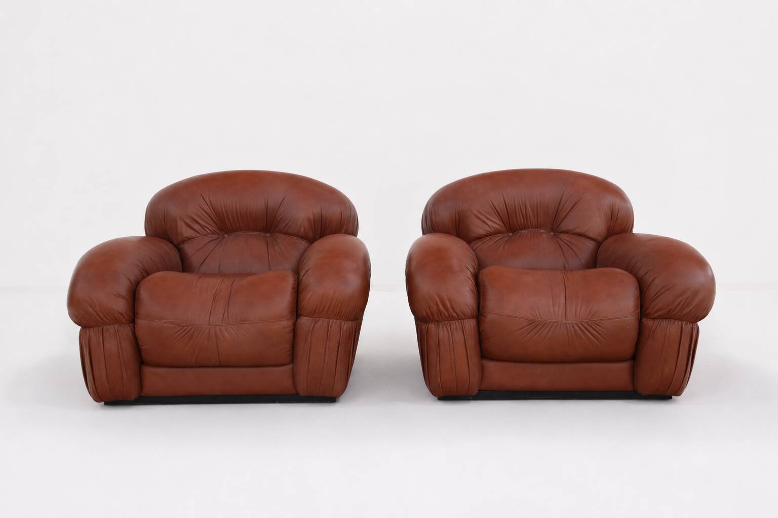 Vintage Italian design sculptural lounge chairs from 1970’s