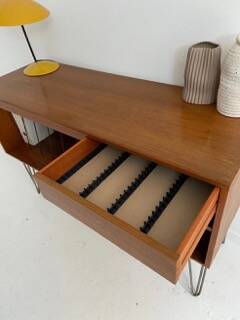 meuble hifi vintage, vinyls ou cahiers A4