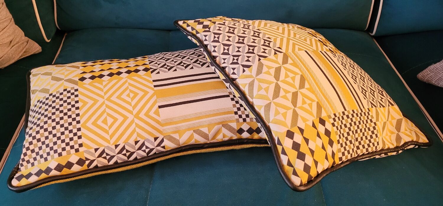 Coussins graphiques passepoil cuir