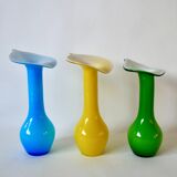 trio de vases design en opaline jaune, vert et bleu années 60