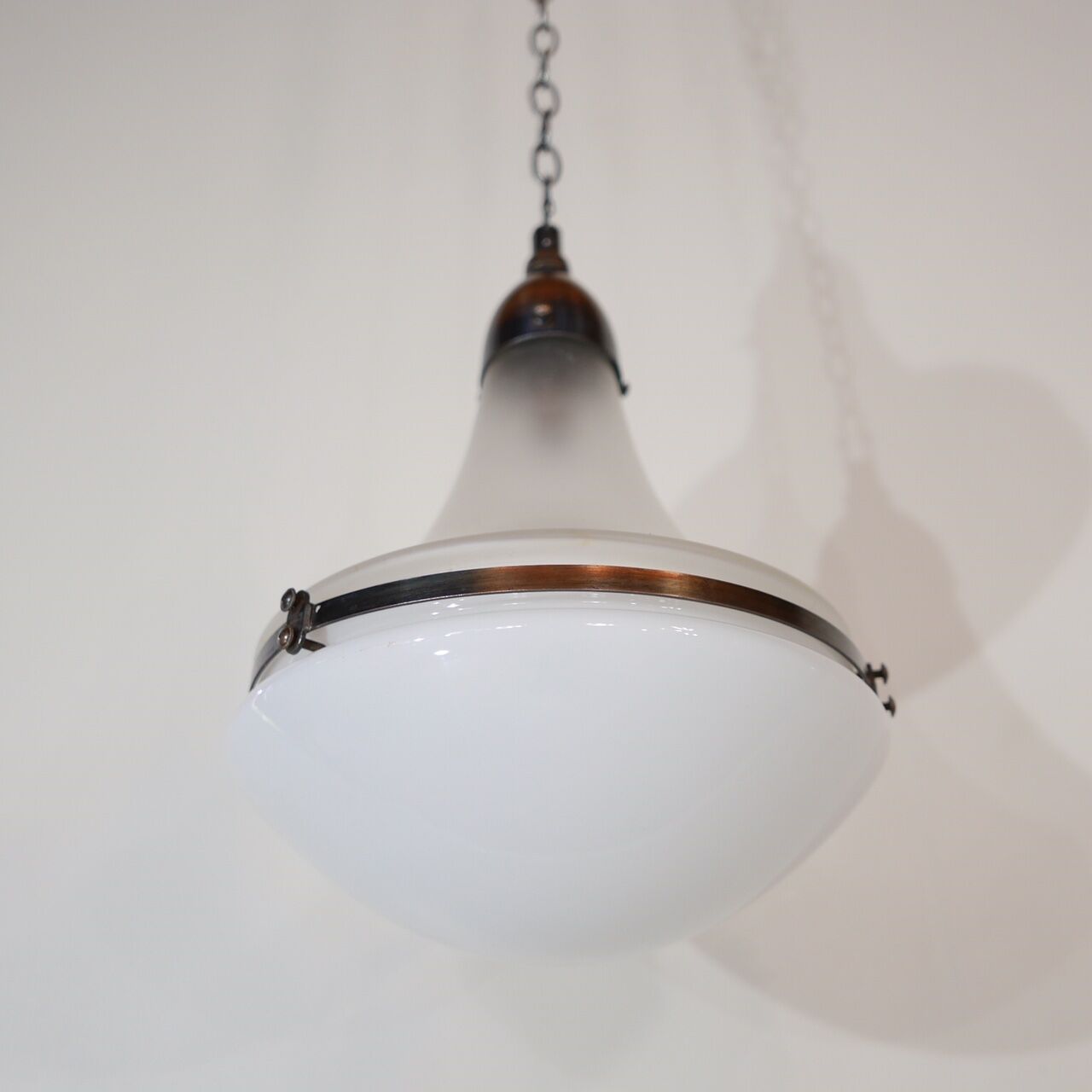 Suspension Peter Behrens luzette