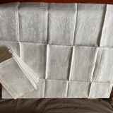 12 GW monogram table seviettes