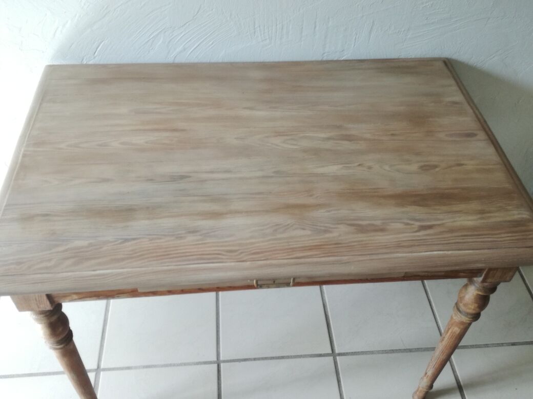 Table in solid wood