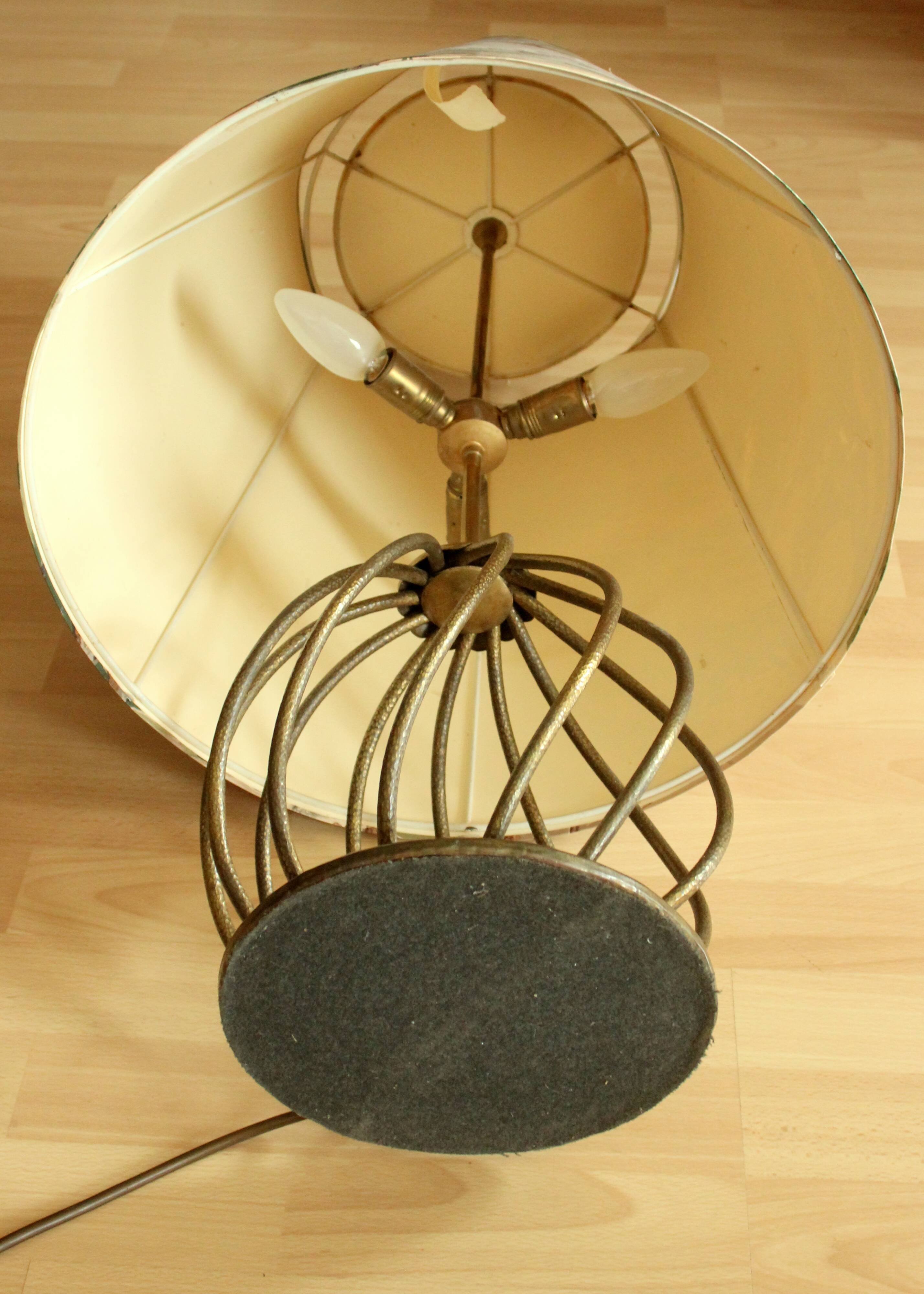 Lampe de table sur pied en laiton avec motifs de chasse sur l'abat-jour, Vintage