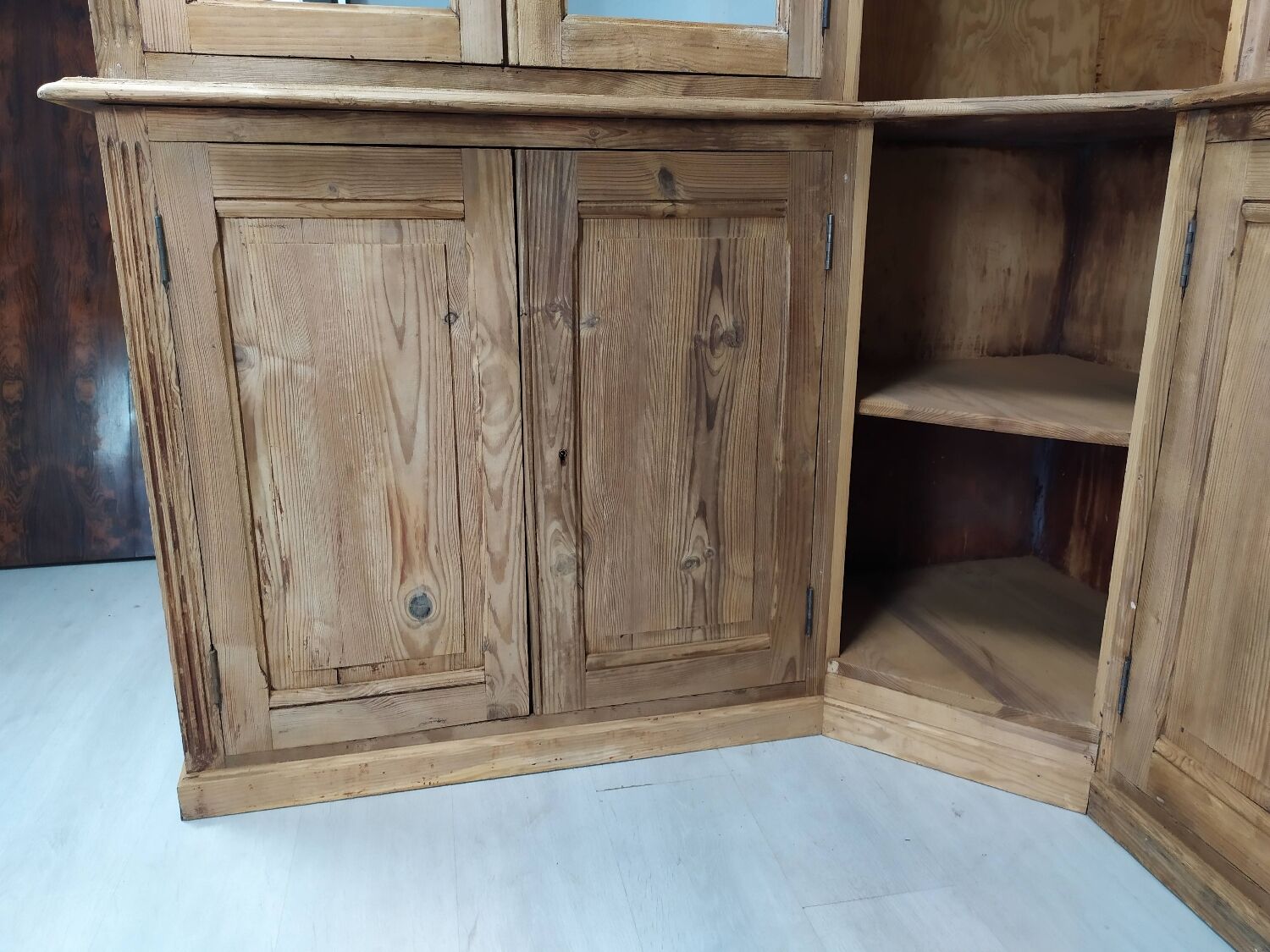 Bistro corner bookcase