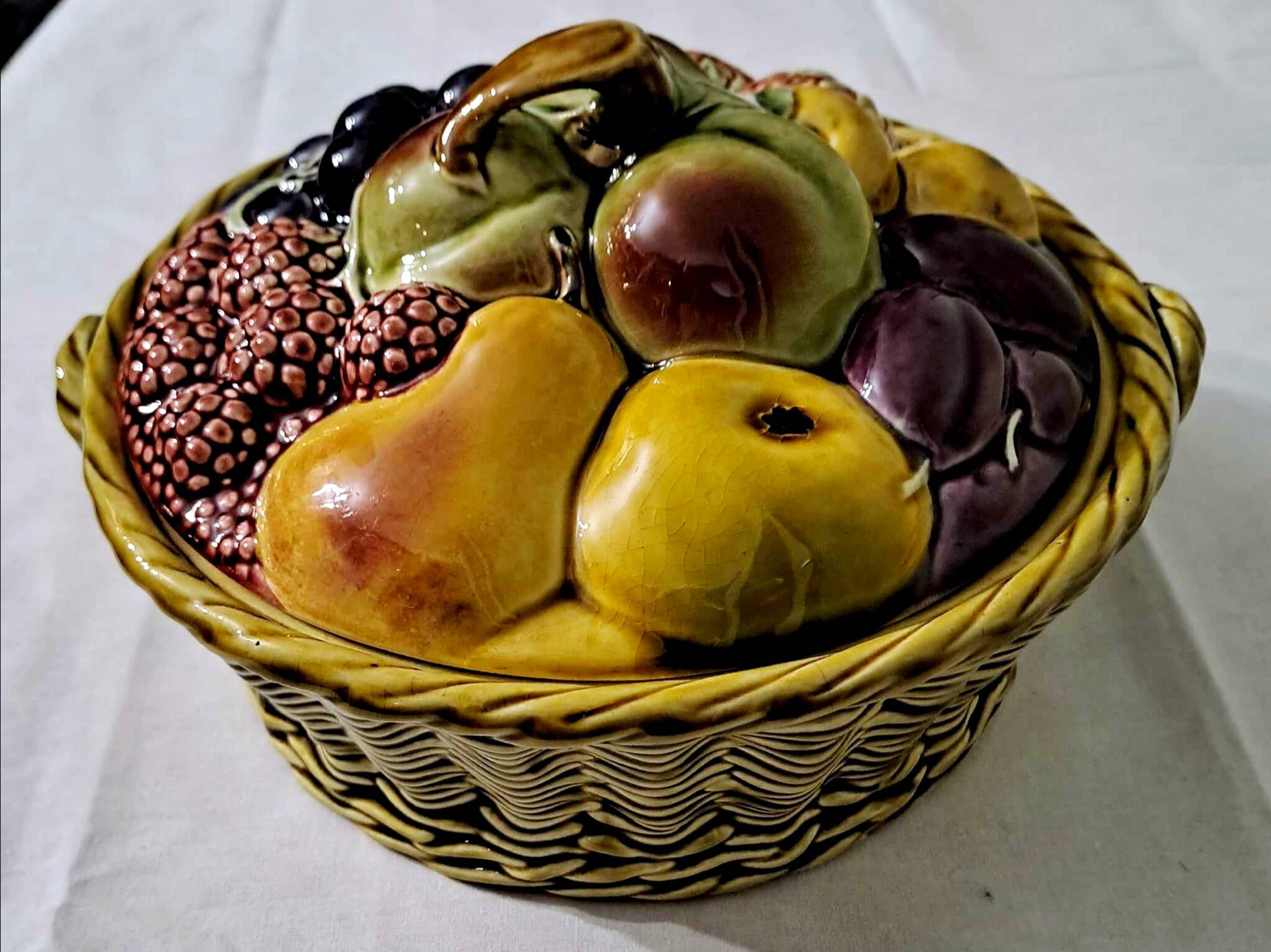 Sarreguemines Majolica slip lidded basket