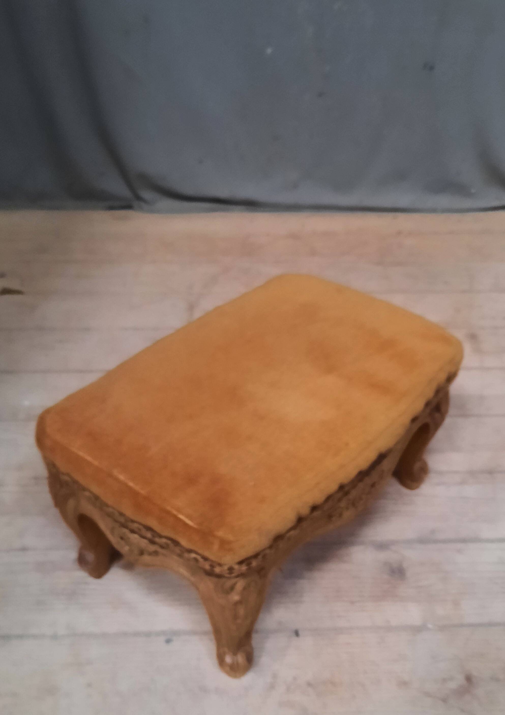 Louis XV style footrest