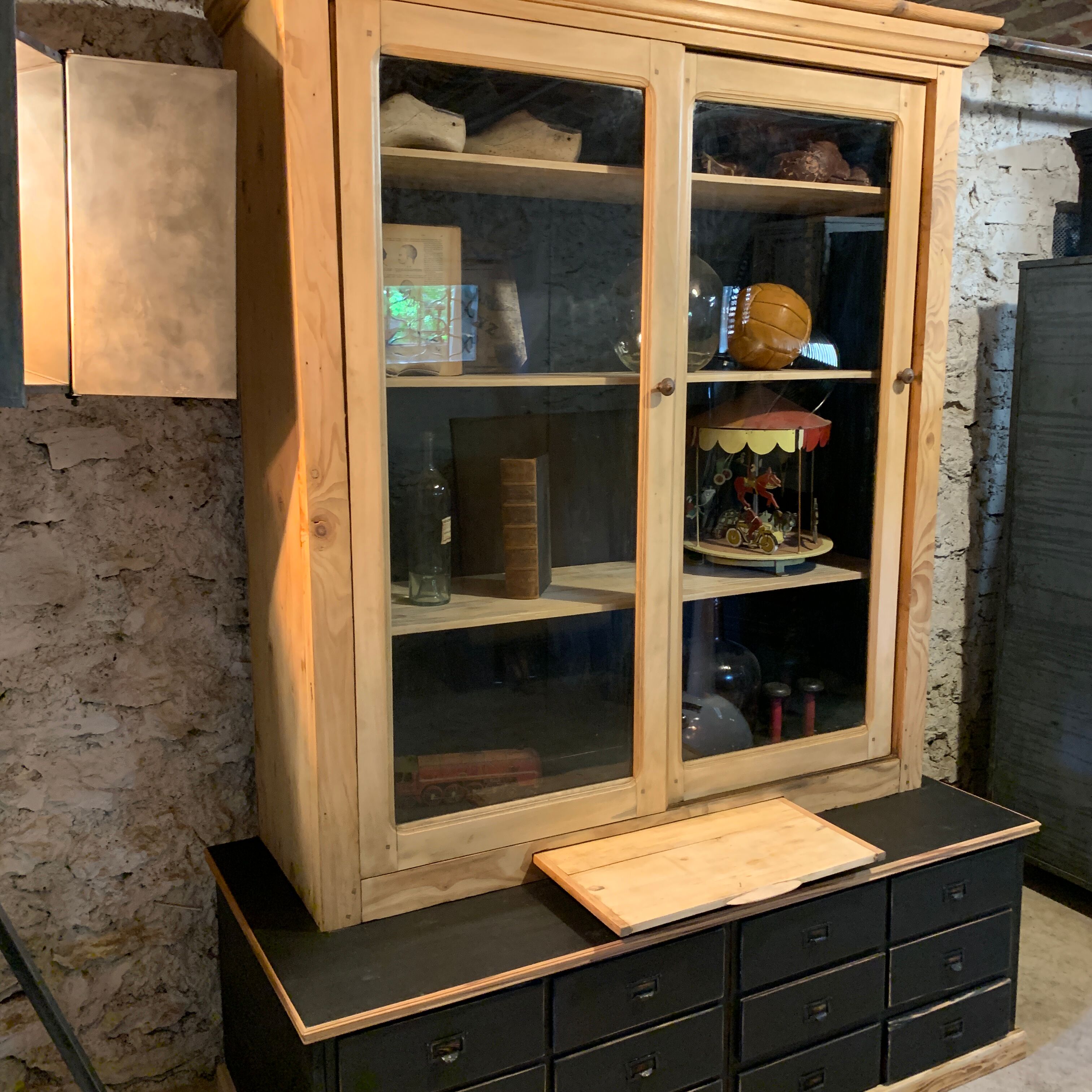 Showcase 2 chapel body