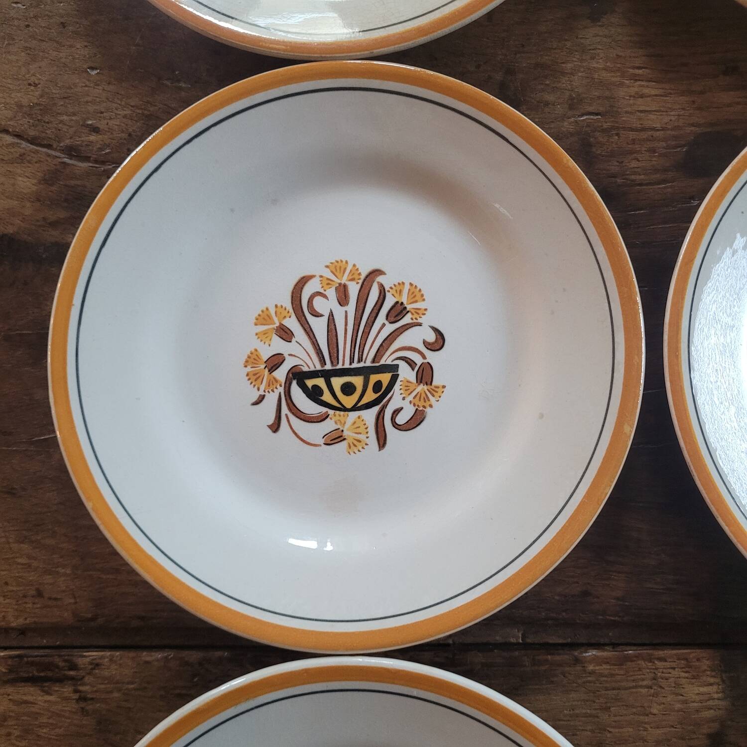 6 assiettes à dessert faïence de Montereau - Décor floral, circa 1950-