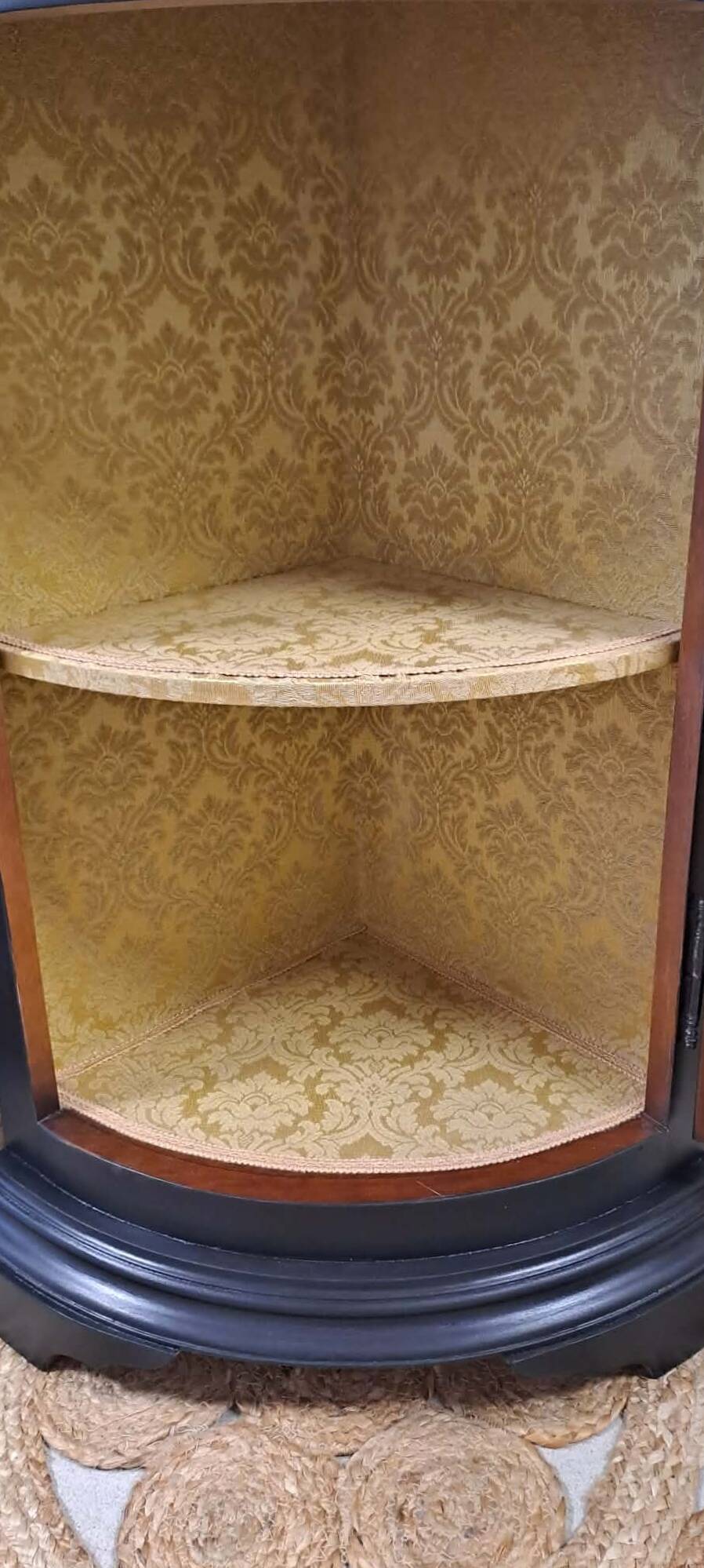 Corner display cabinet