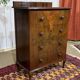 Commode anglaise en loupe de noyer et chêne, années 1930