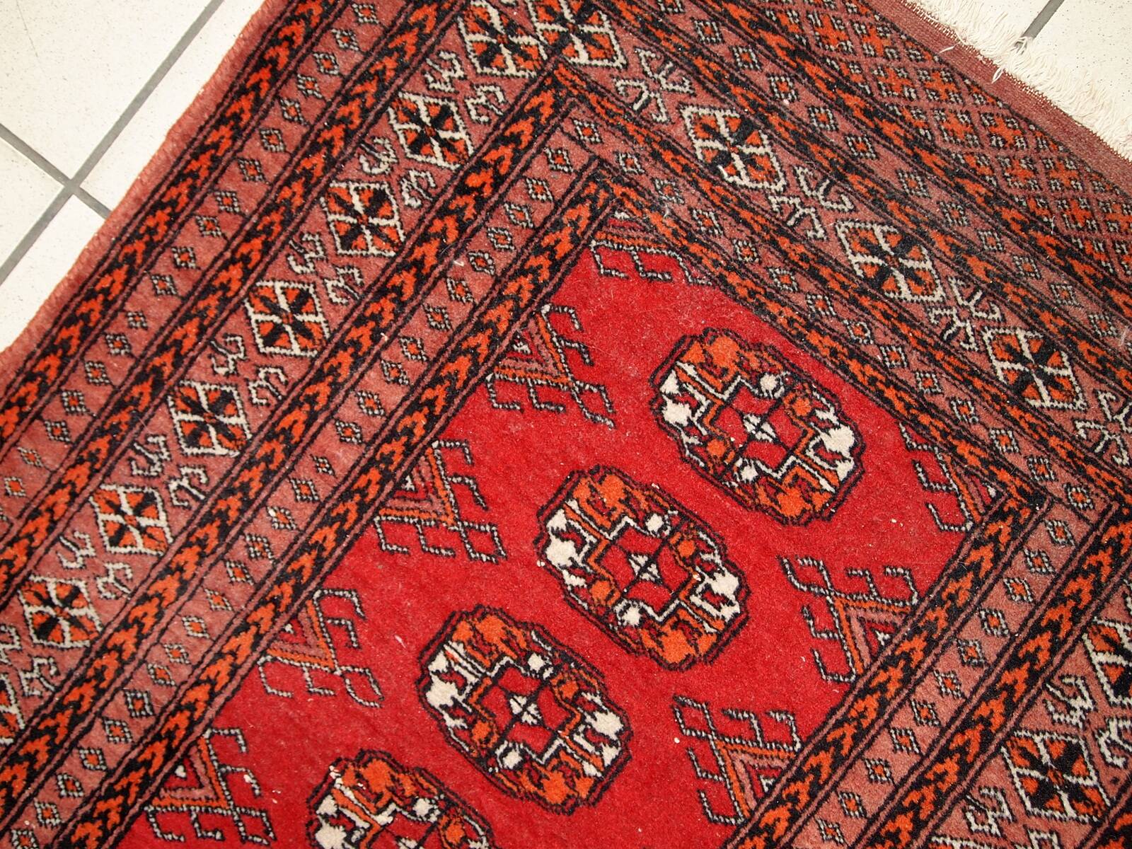 Tapis Vintage Lahore du Moyen-Orient, Années 1960, Élégance Artisanale
