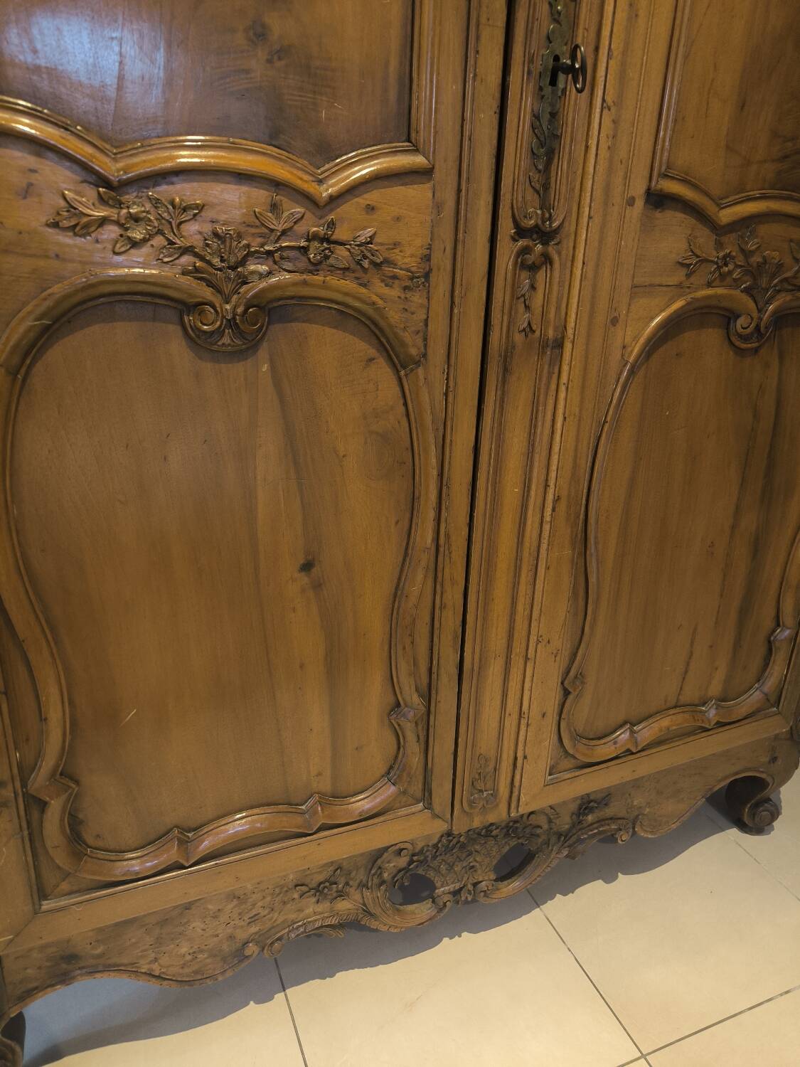 Walnut Louis XV wardrobe from the 18th century.