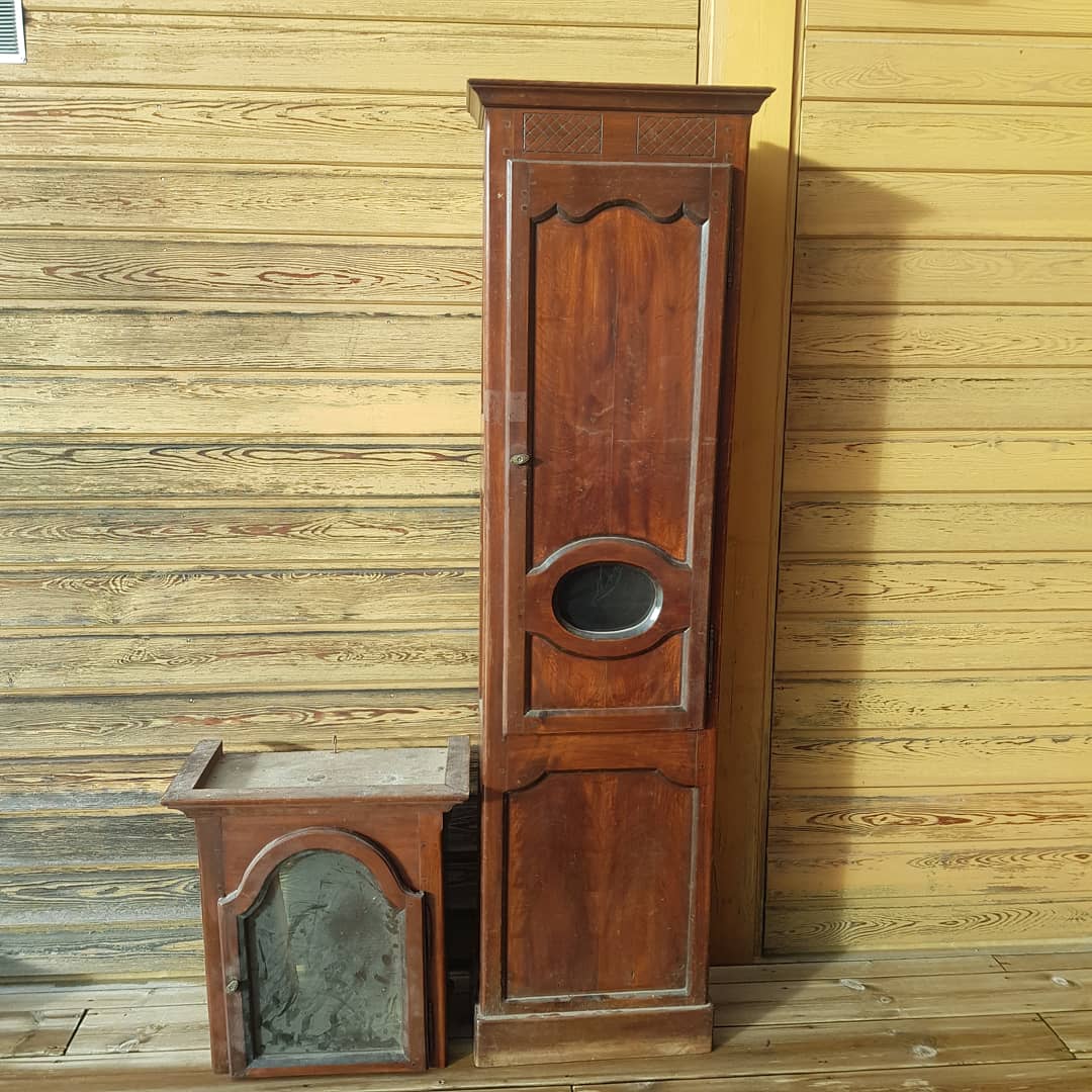 Massive walnut antique clock body