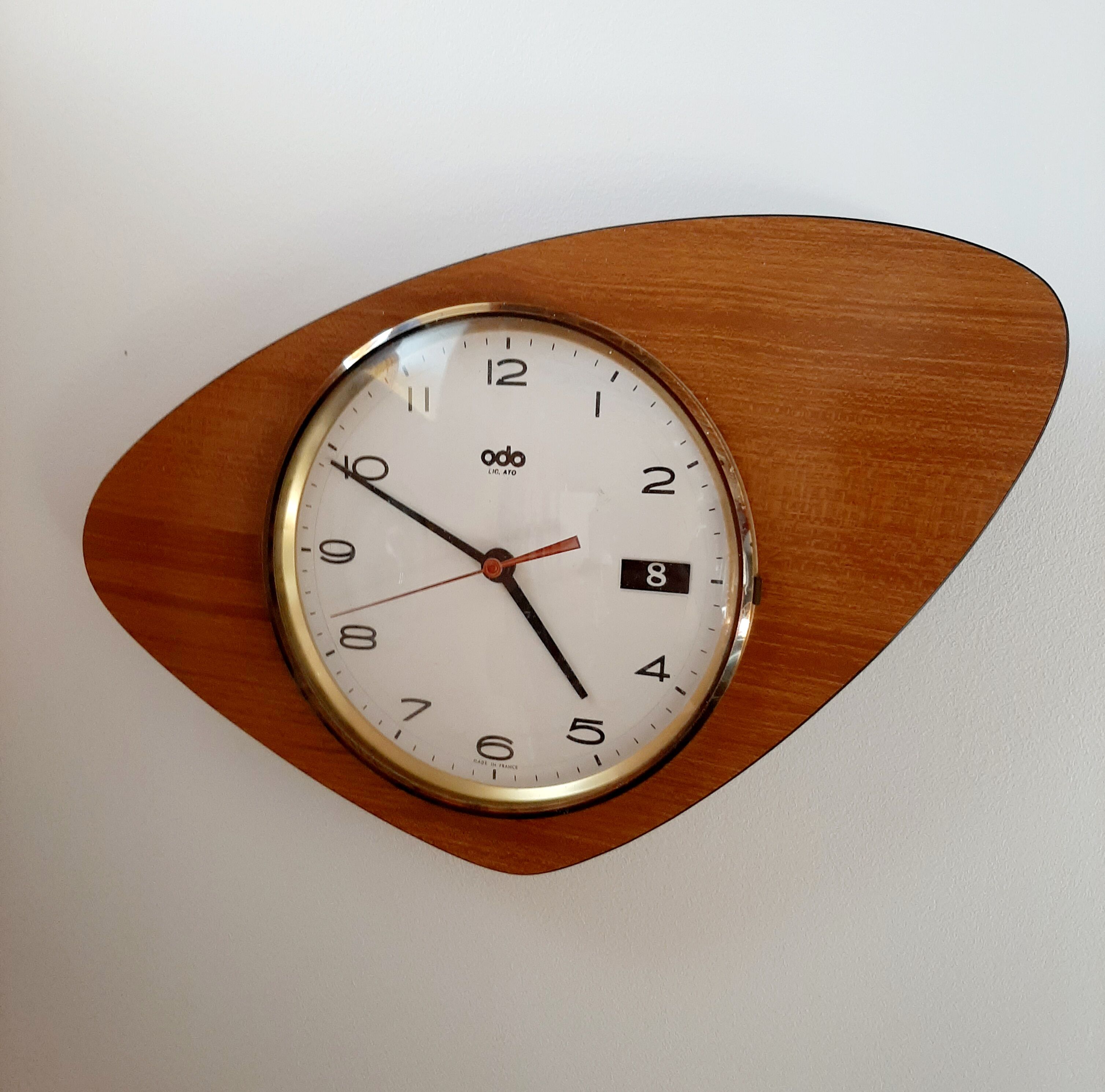 Vintage formica freeform Odo clock