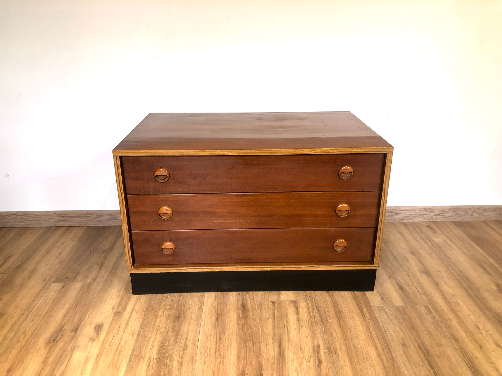Low chest of drawers