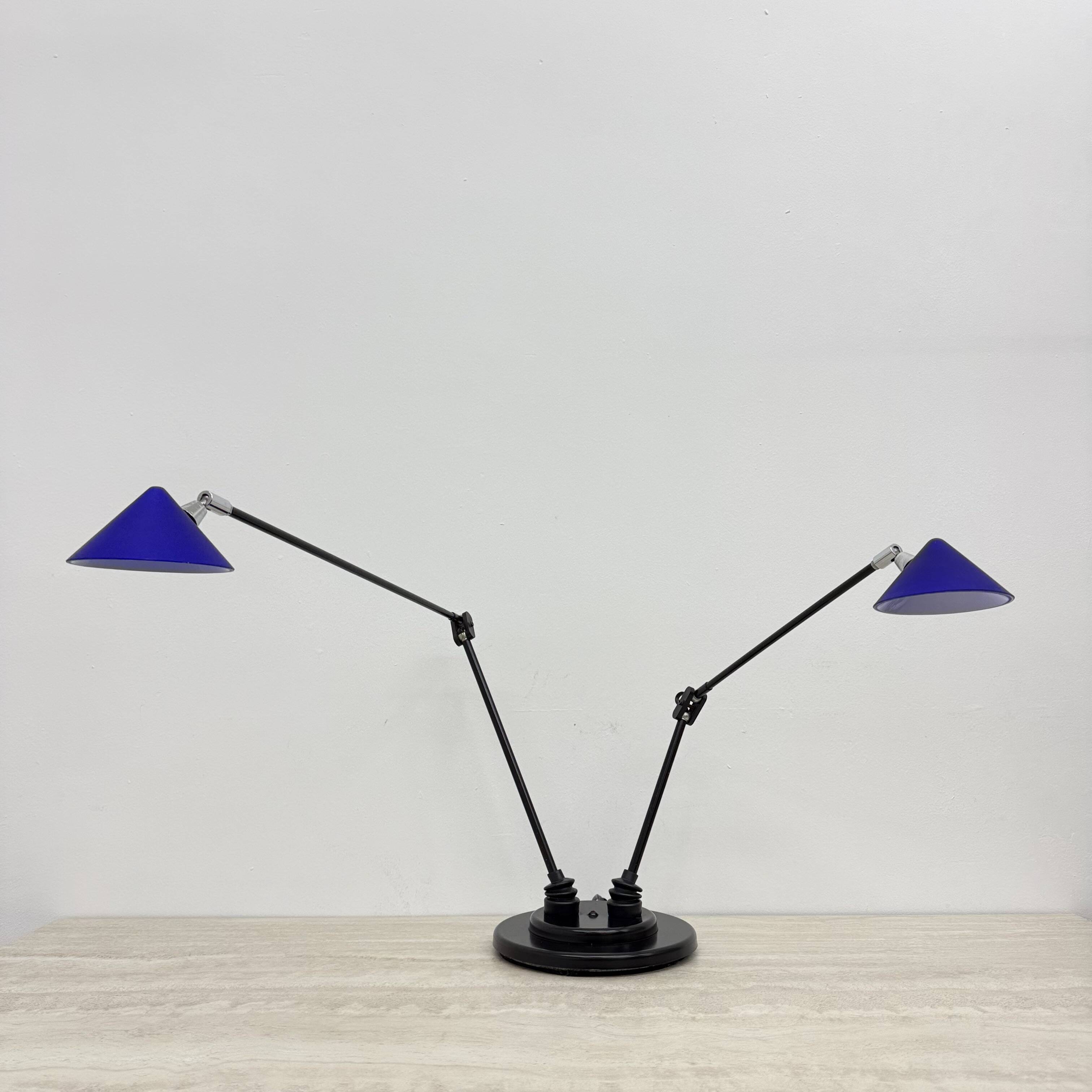Lampe de table Pola Amstelveen design néerlandais, design minimaliste, années 1980.
