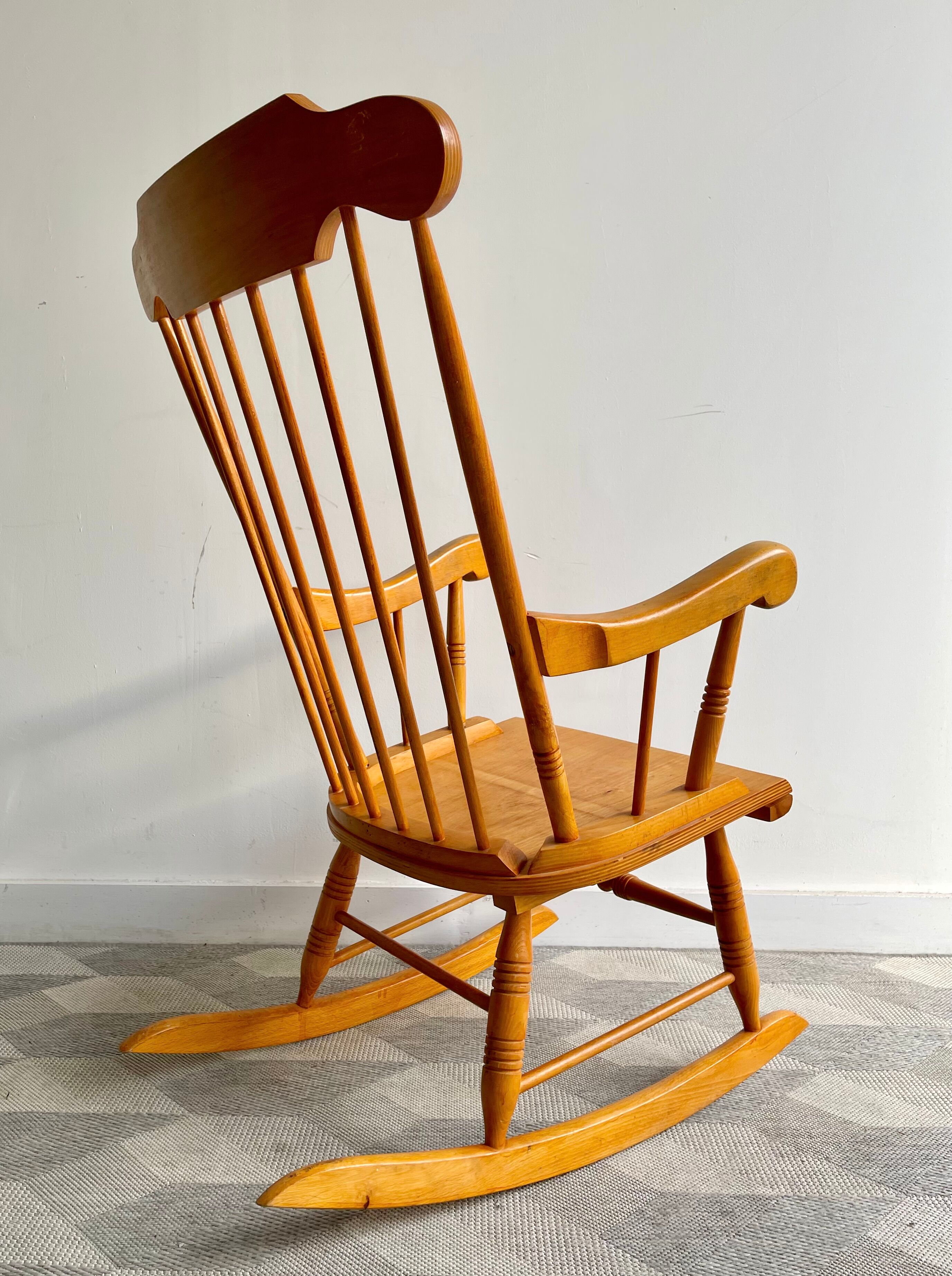 Rocking-chair en bois vintage