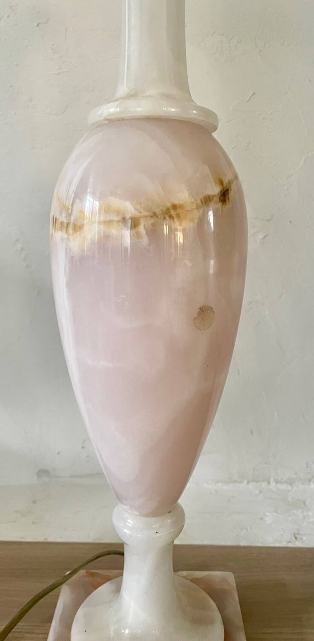 Pied de lampe en onyx rose et blanc