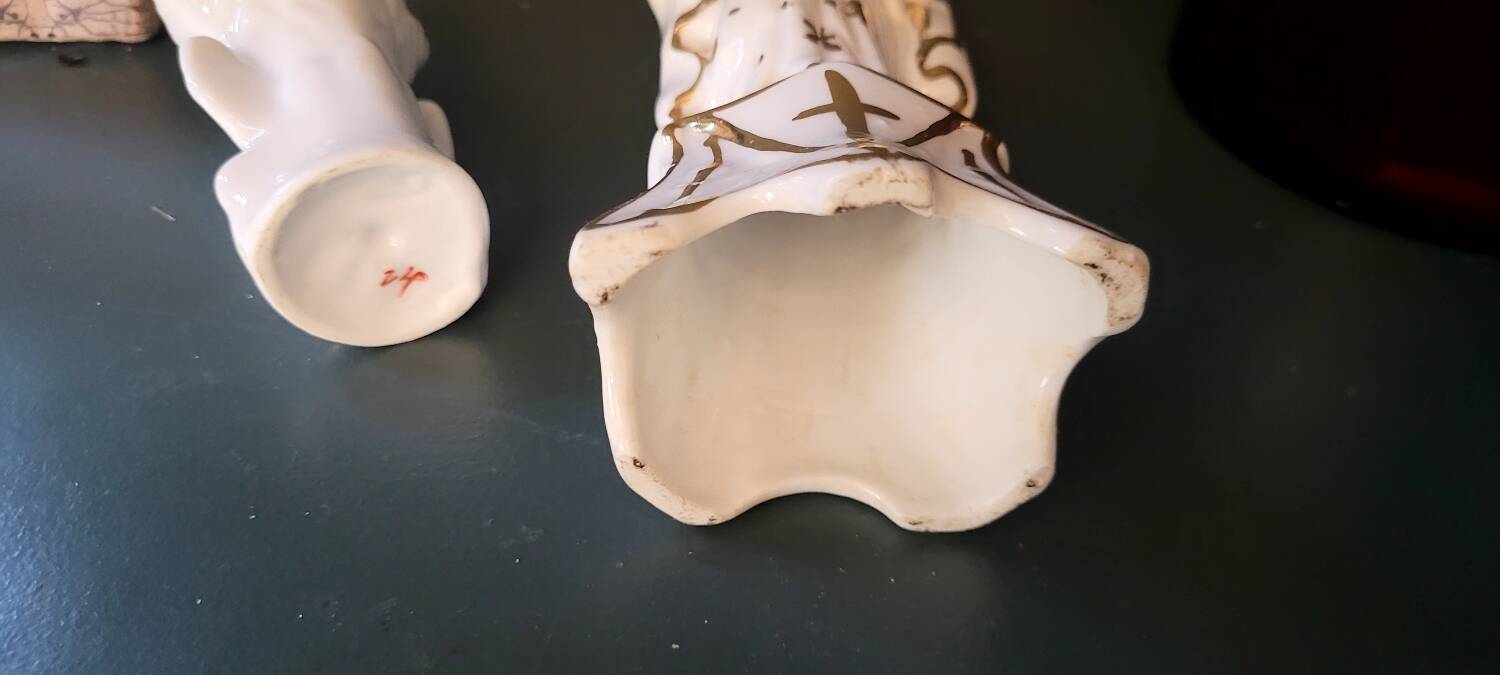 Virgin and Child + small vase. Gilded with fine gold