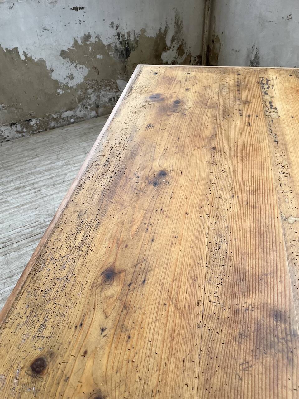 Farmhouse table with spindle legs 2m