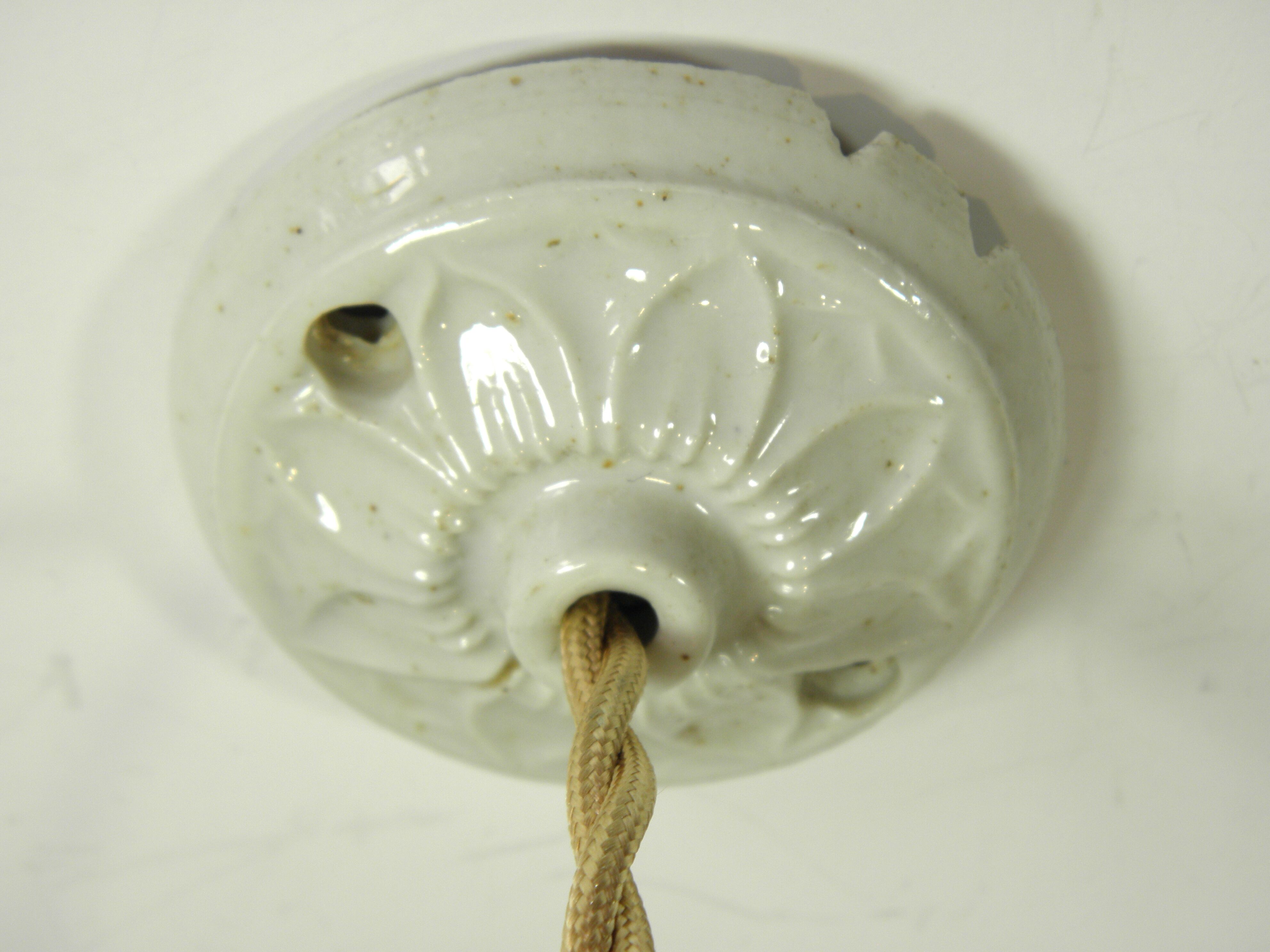 Suspension and rosette in opaline and porcelain